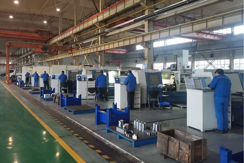 3、機加工車間數控車床班組全體員工早早進入工作狀態(tài).jpg